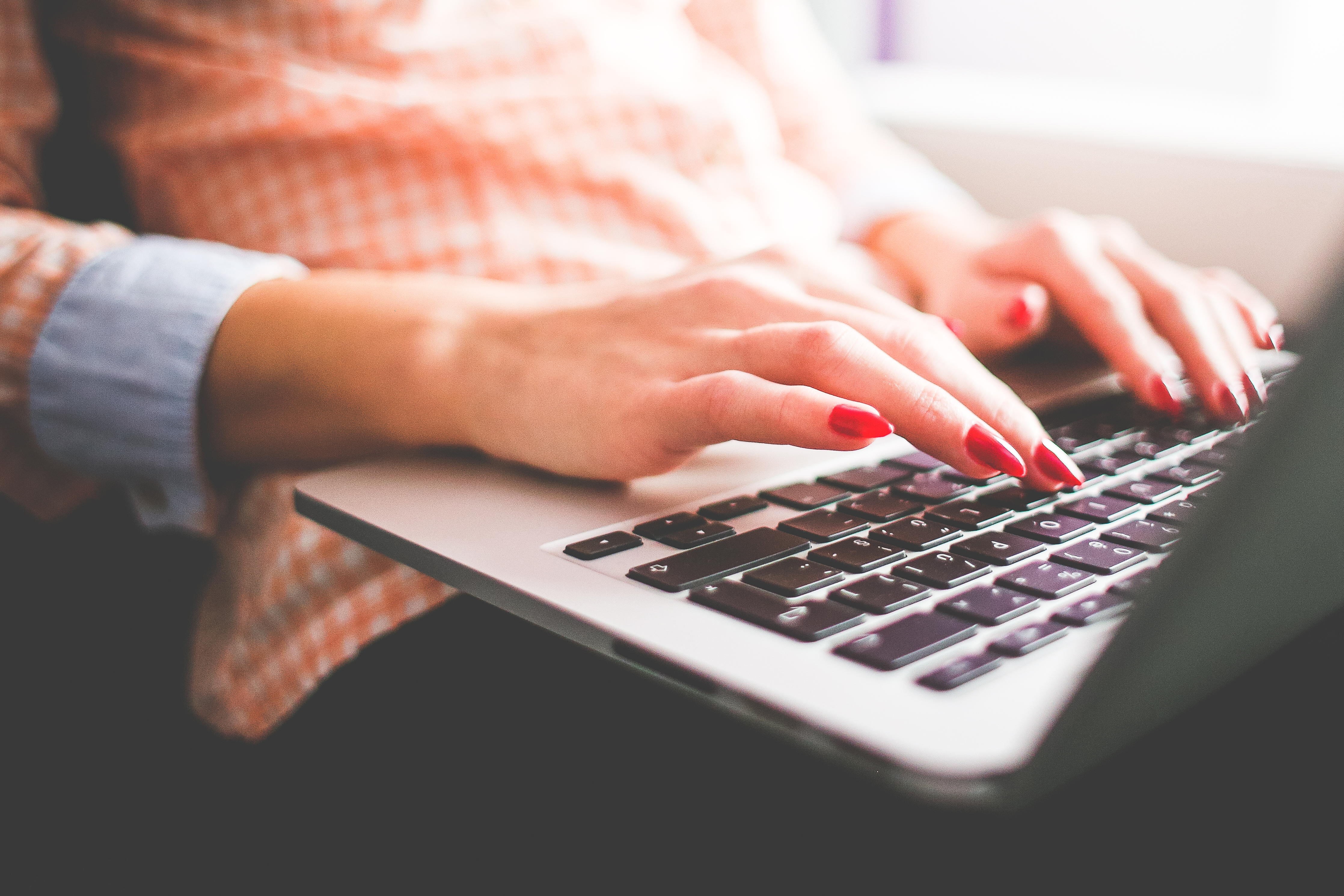 girl on macbook using LinkedIn to find more clients